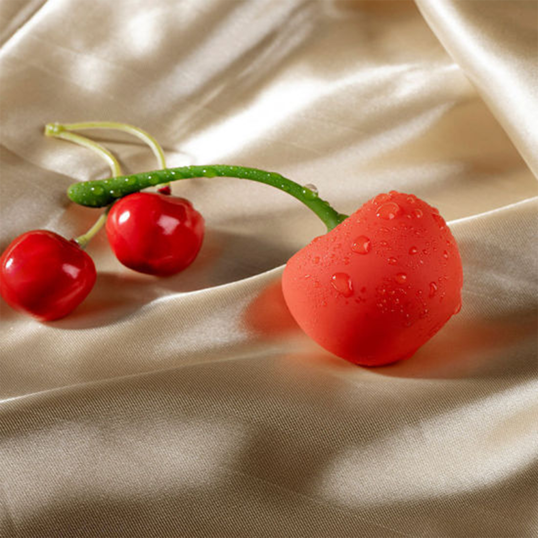 Cherry Emojibator (Dame)